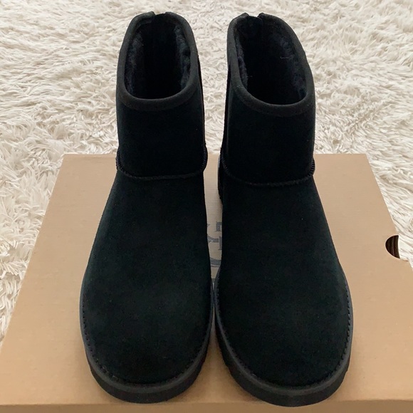 NWB authentic Ugg classic mini logo zip black boots - Picture 5 of 8
